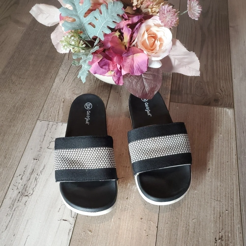 Cat & Jack Little Boy Girl Black and White Slide Sandals Size Medium 2/3 GUC